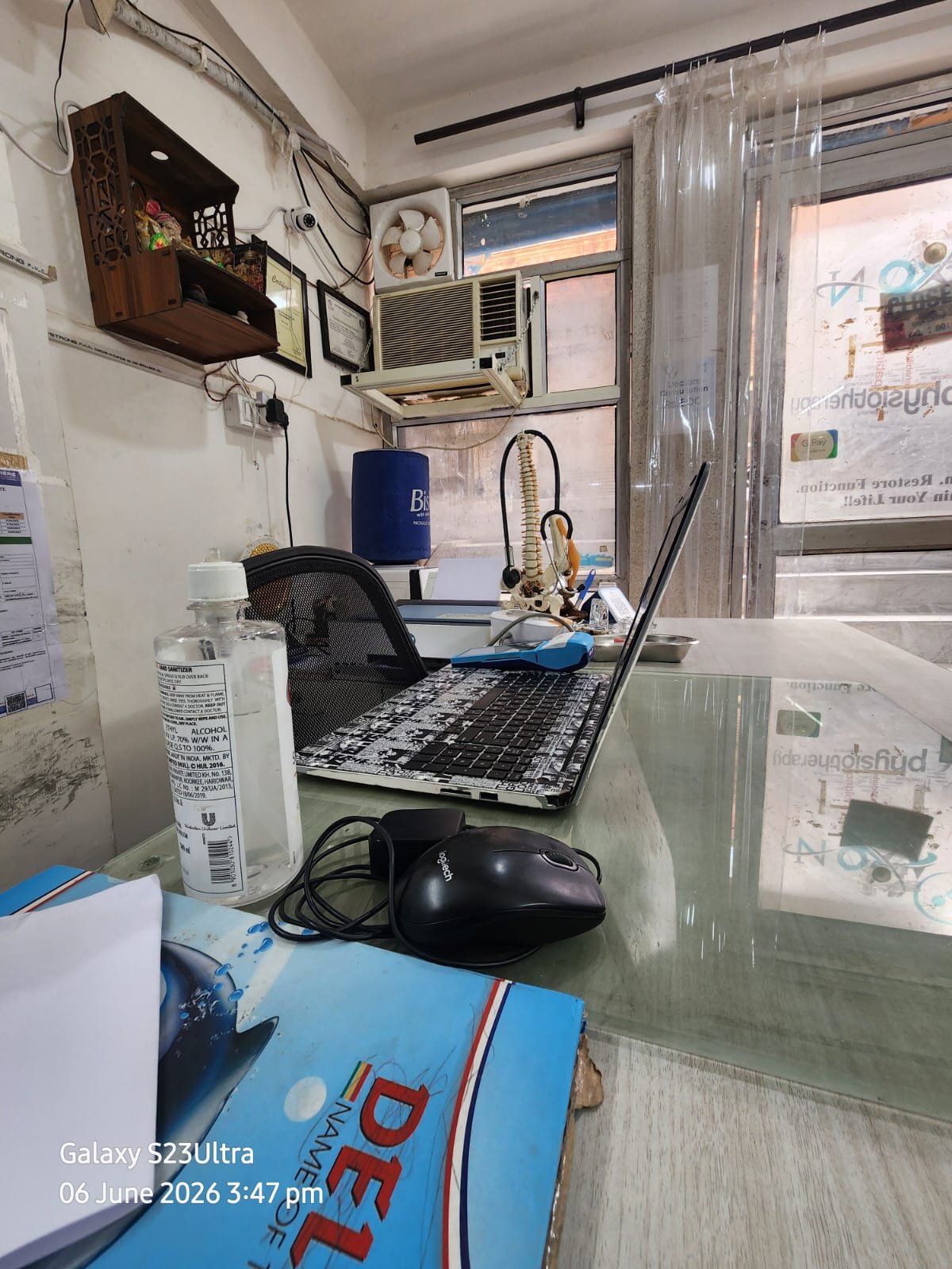 Consultation desk